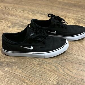 Nike Men's Black canvas sneakers